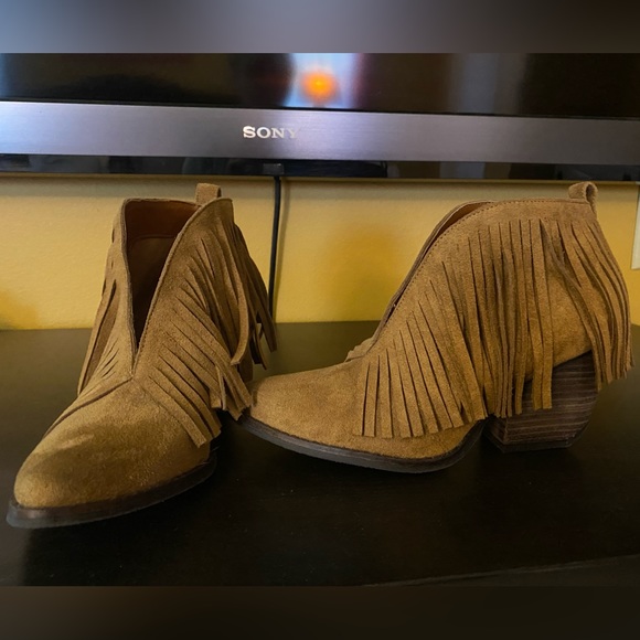 Coconuts by Matisse fringe booties sz 7 - Picture 2 of 8